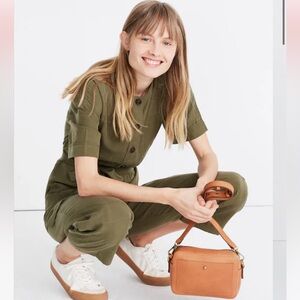 Madewell The Transport Camera Bag Small

Comes w/ extra strap - see last photos.